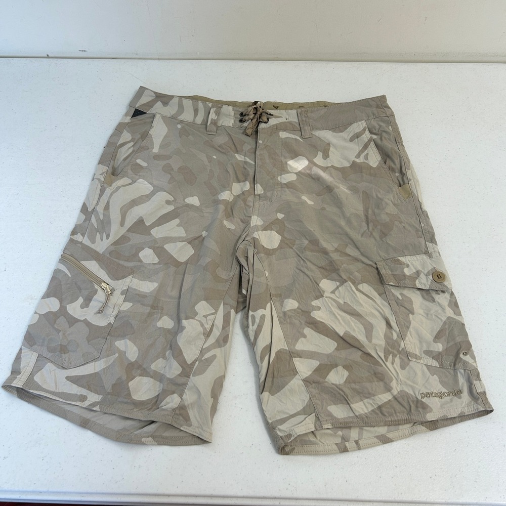 Patagonia Worn Wear Mens 37 Tan Camo Cargo Shorts Nylon Hiking Utility 7708